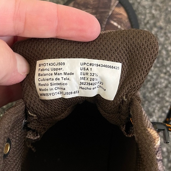 Boy’s Ozark Trail camouflage lace up boots Size 1 - Picture 5 of 6